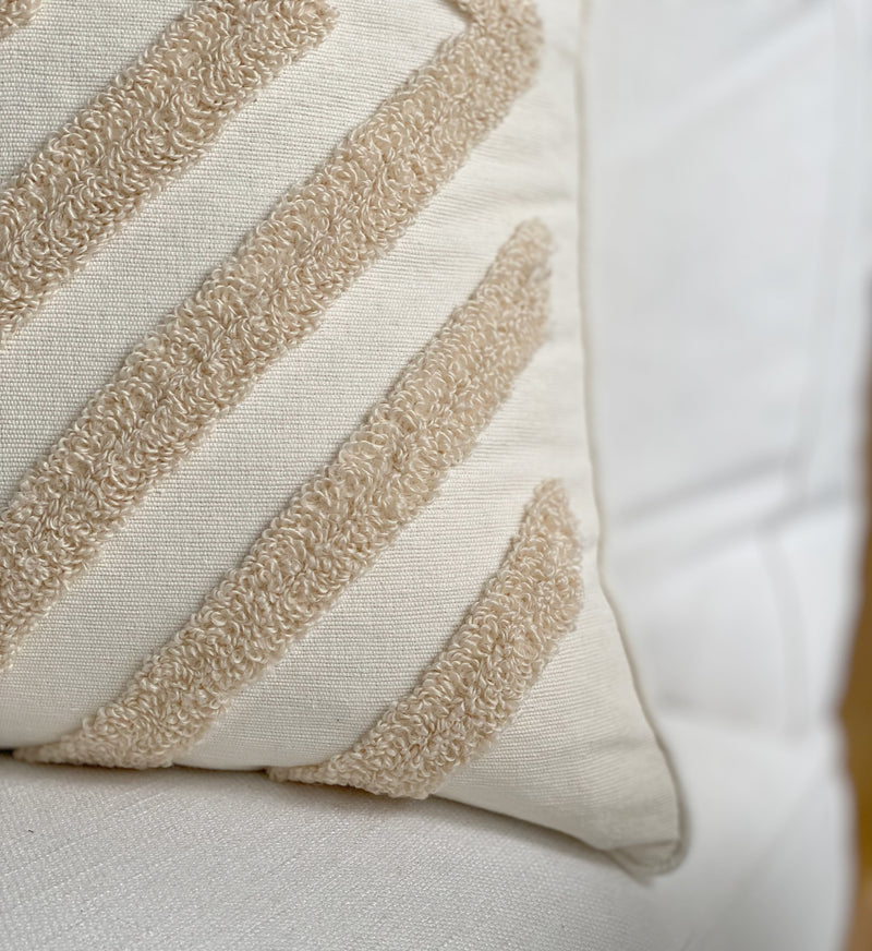 Bali-Inspired Tufted Cushion Cover with Insert: Exotic Elegance for Your Decor